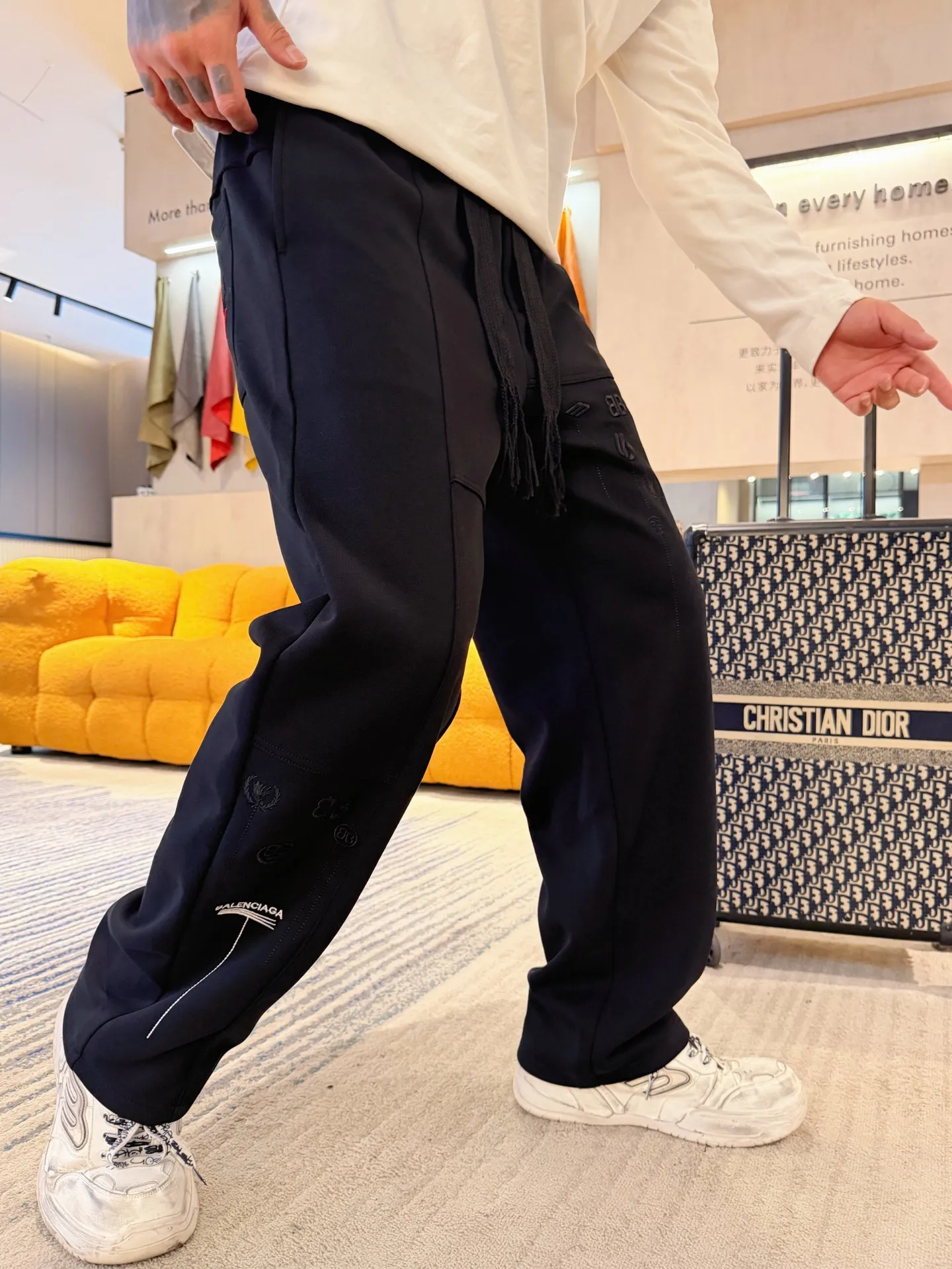 Balenciaga [High Version] 2026 Autumn and Winter latest products, available at counters at the same time, Original product, fashionable casual trousers and casual trousers, using imported original fabrics, top-grade embroidery 🪡 craft letter pattern logo, original hardware accessories decoration, simple yet fashionable, fashionable and handsome upper body, Sizes: M-3XL